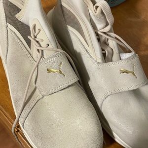 Ladies puma running shoes